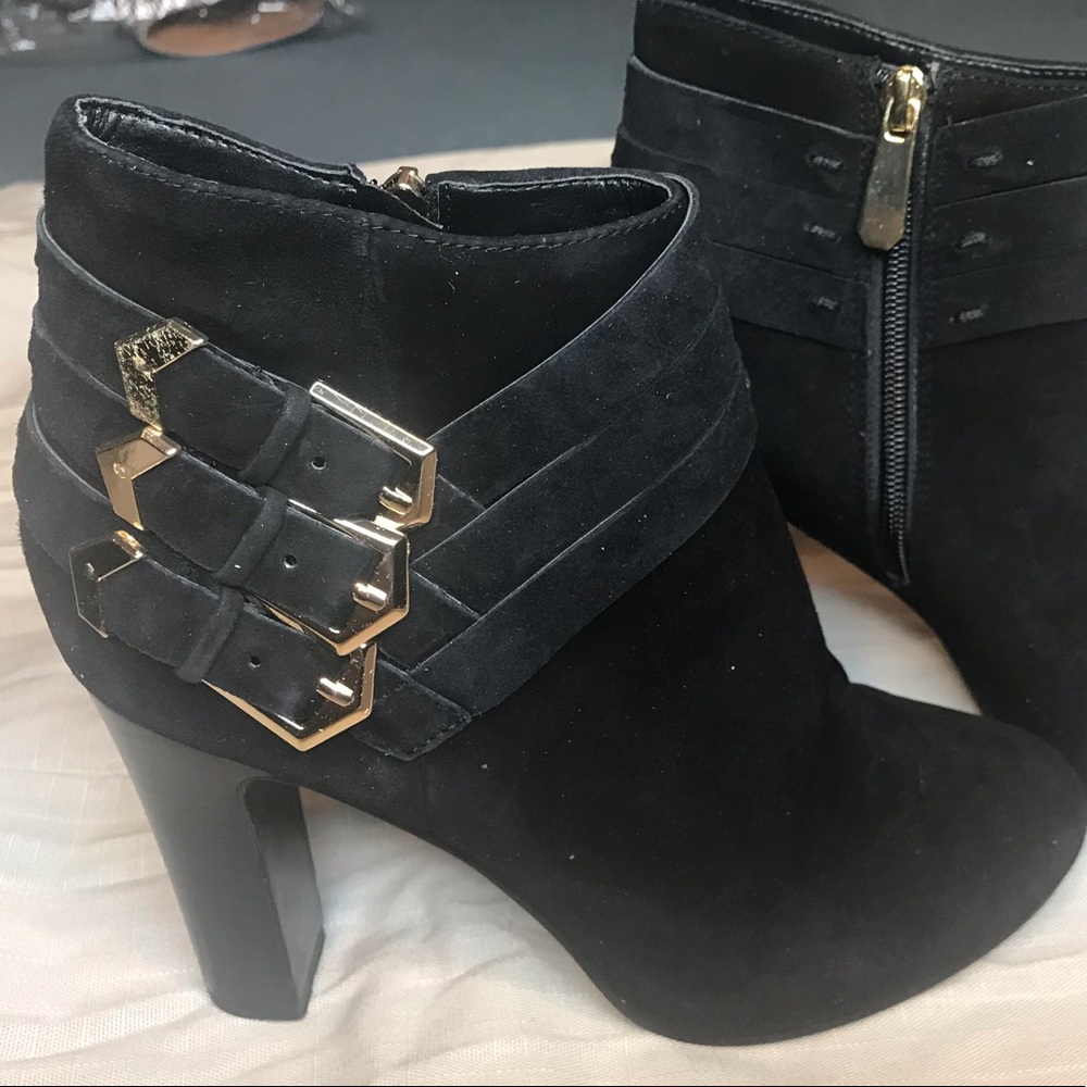 Guess Laotian bootie 7.5